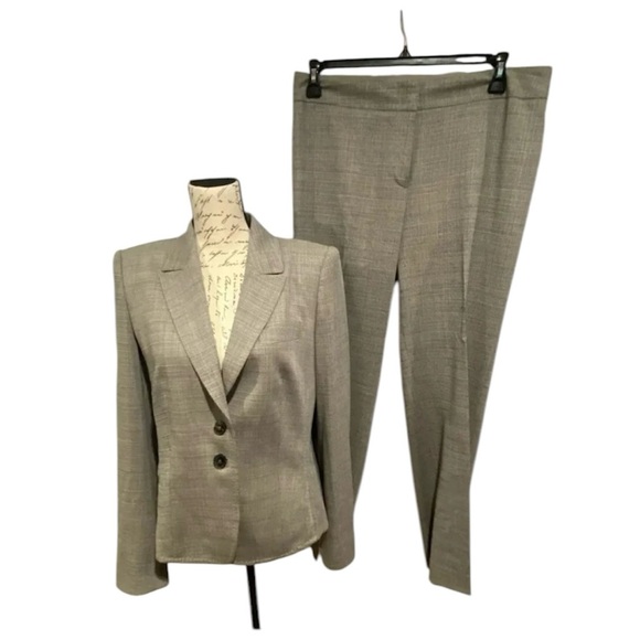 Escada Virgin Wool/Silk Blend suit. Blazer and pants. Size 40 42. Gray Shadow - Picture 1 of 16